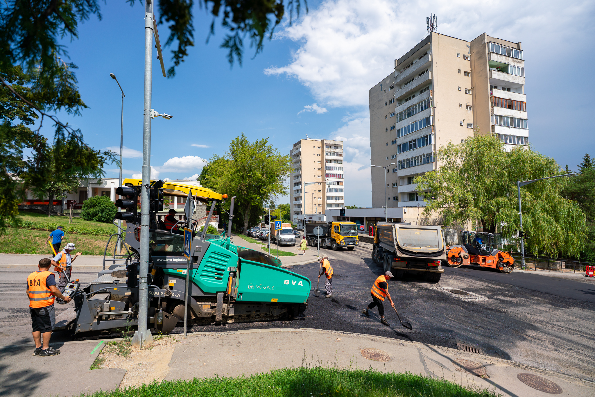 Aszfaltozási munkálatok 15 útkereszteződésben Sepsiszentgyörgyön