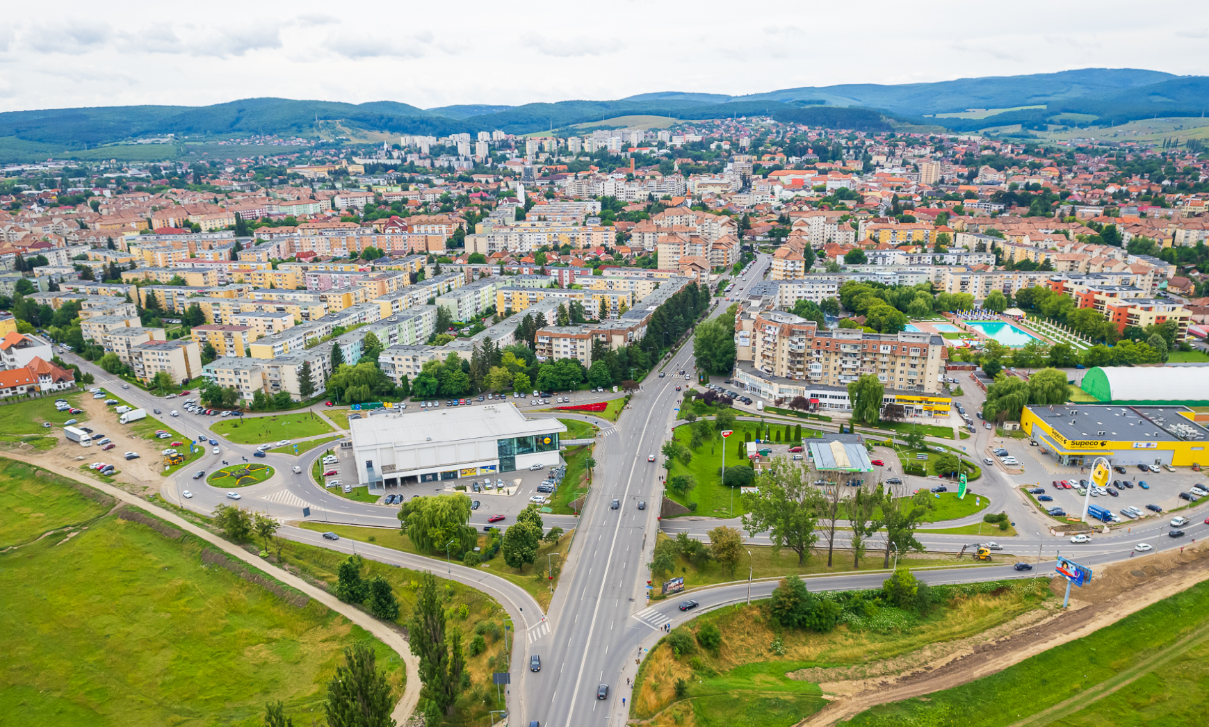 Bővül a De Minimis program a sepsiszentgyörgyi vállalkozások számára: a telekadó után is igényelhető kedvezmény Bővül a De Minimis program a sepsiszentgyörgyi vállalkozások számára: a telekadó után is igényelhető kedvezmény