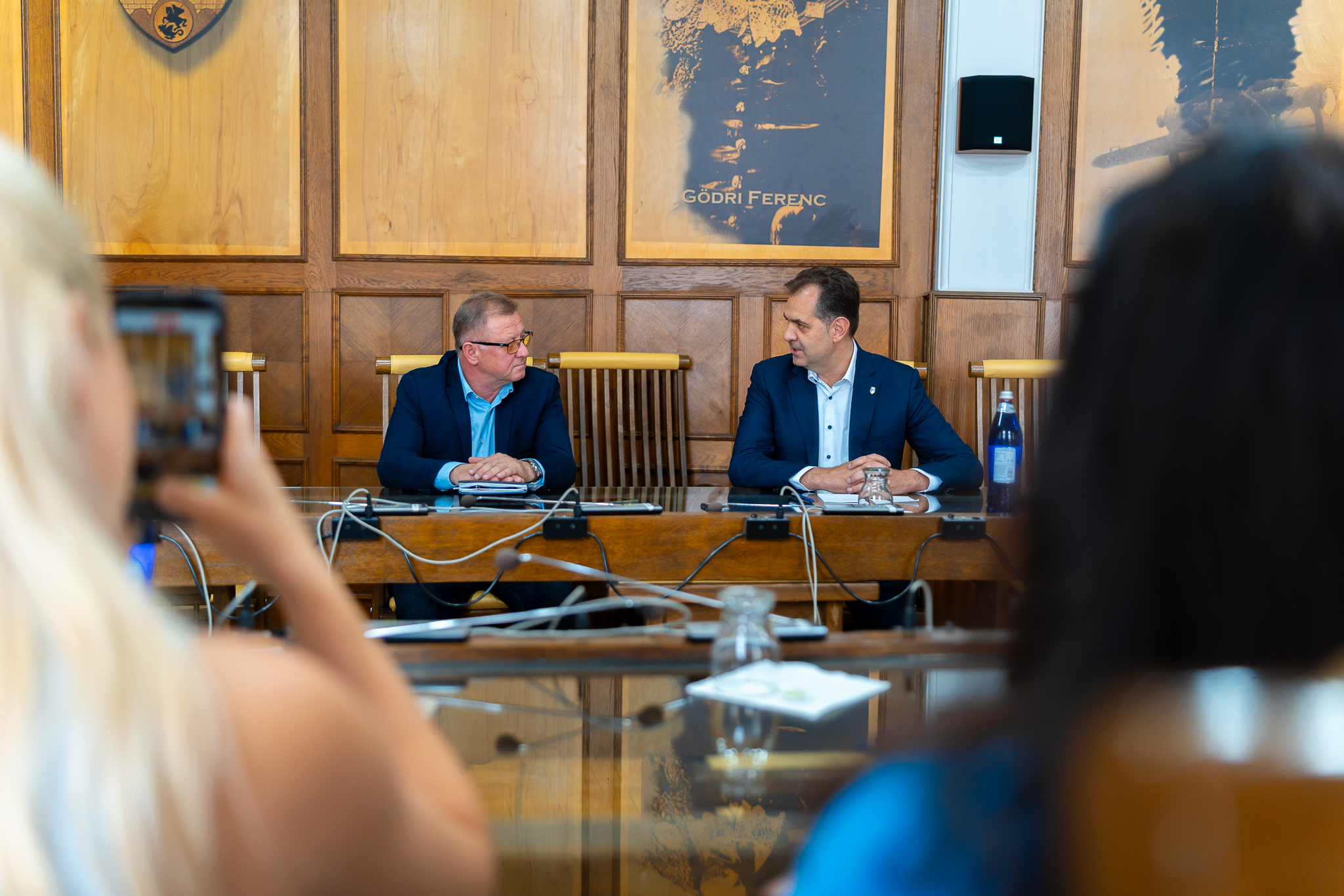 Gesztus a román közösségnek: Mihai Eminescu-szobrot állítanak Sepsiszentgyörgyön Gesztus a román közösségnek: Mihai Eminescu-szobrot állítanak Sepsiszentgyörgyön