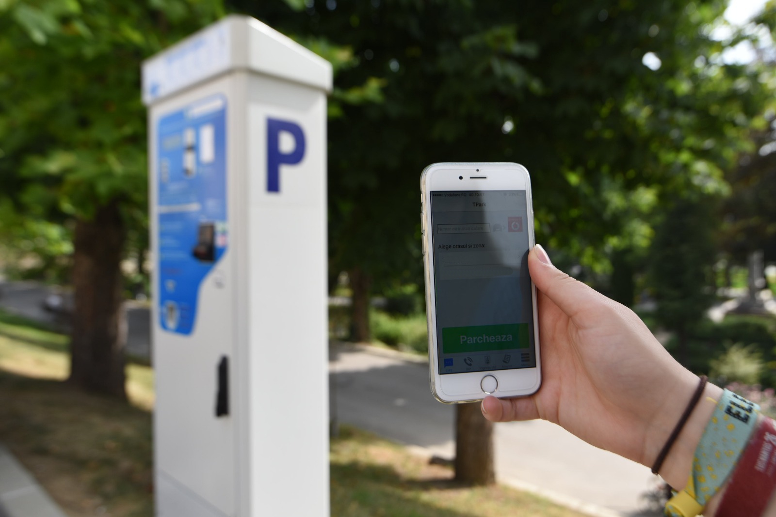 Szeptember 8-tól csak SMS-ben és telefonos alkalmazáson keresztül lehet törleszteni a parkolási díjat Sepsiszentgyörgyön