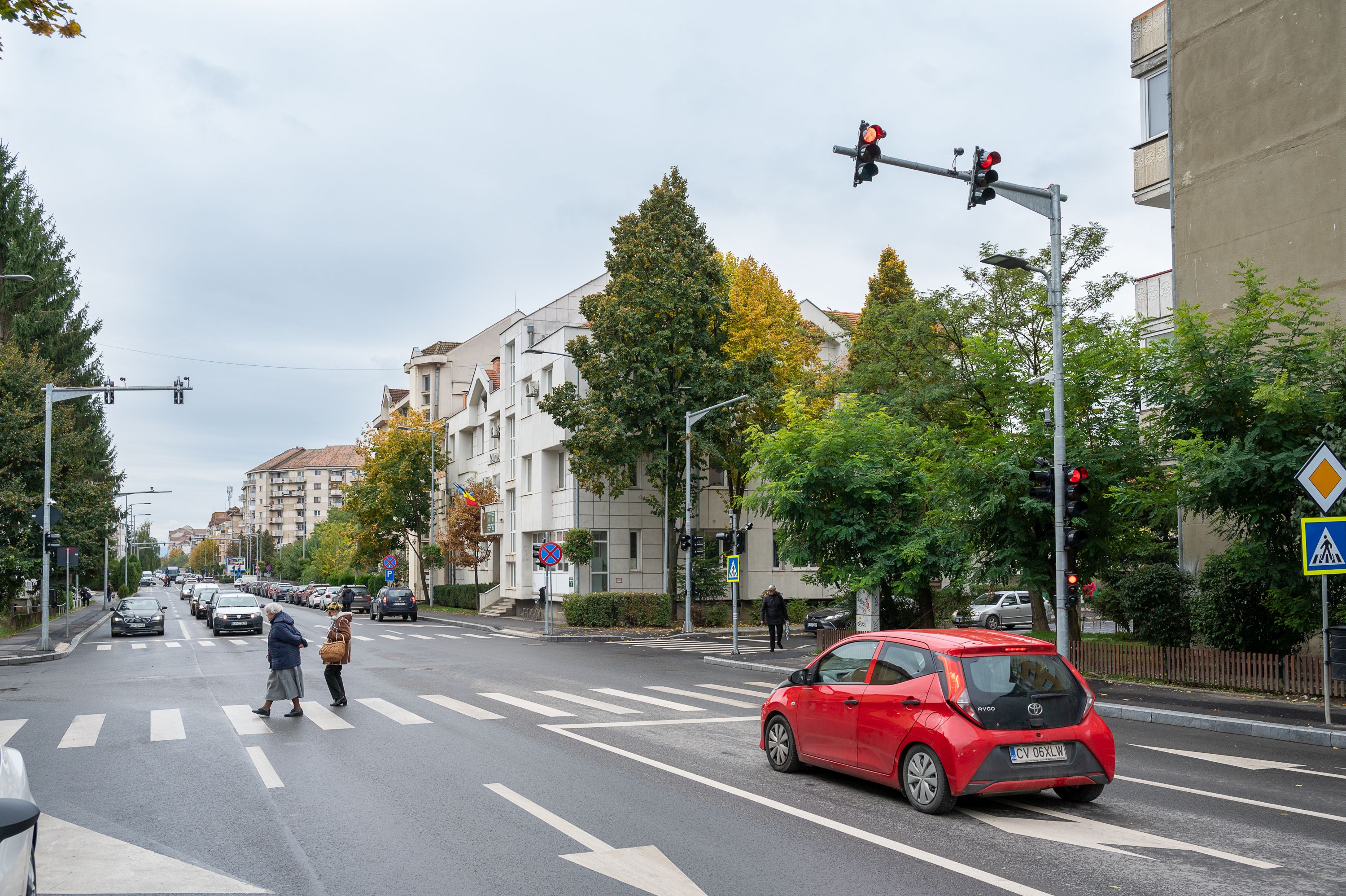Változik a jelzőlámpák működése a forgalom gördülékenyebb áramlása érdekében