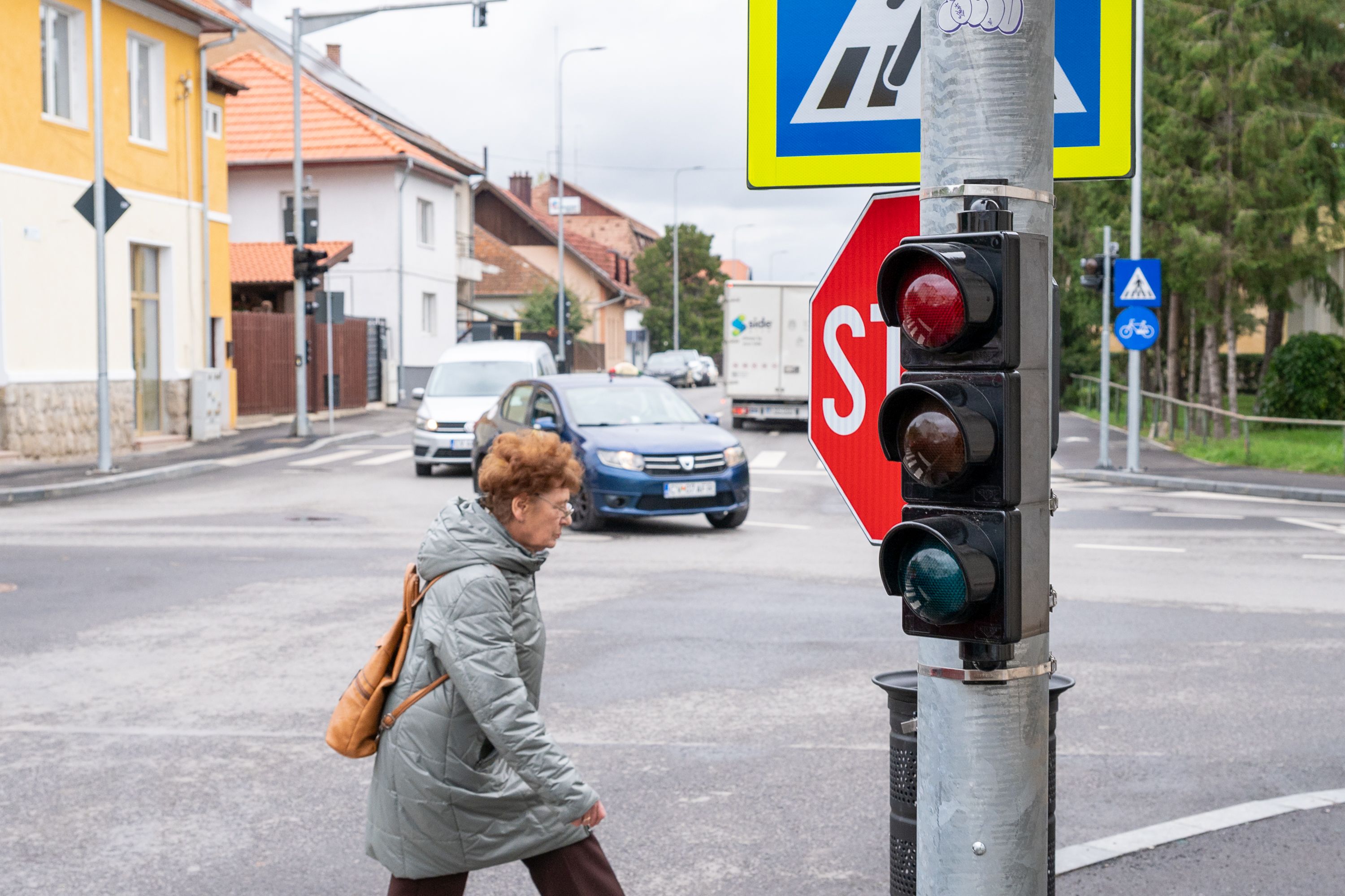 Új közlekedési lámpákat helyeznek üzembe ezen a héten Sepsiszentgyörgyön Új közlekedési lámpákat helyeznek üzembe ezen a héten Sepsiszentgyörgyön
